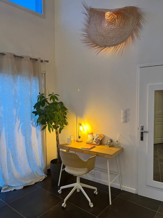 Maison de Village Ecusson: Spacious City Center Retreat with Terrace Nimes Exterior photo